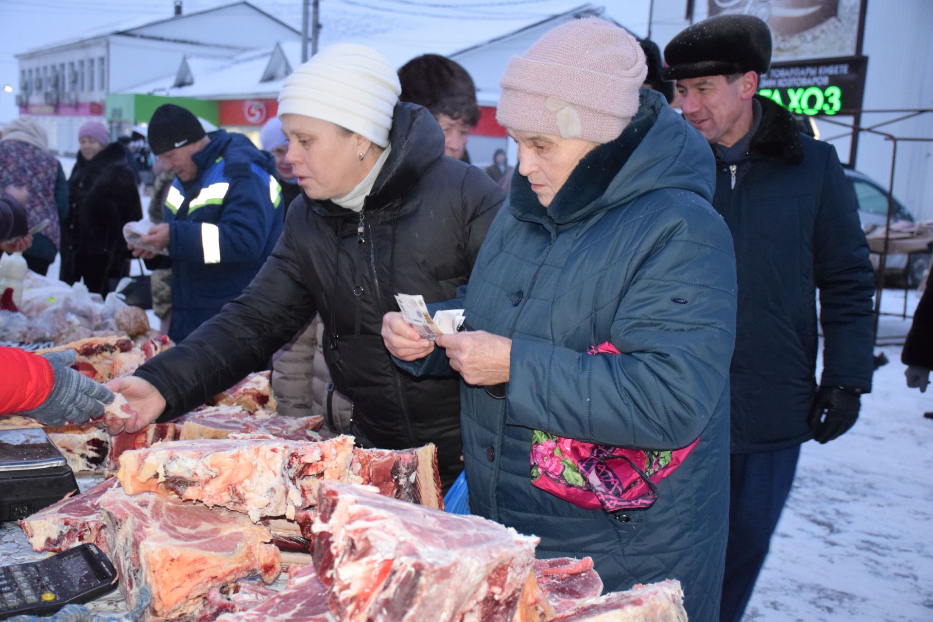 В Нурлате проходит предновогодняя ярмарка