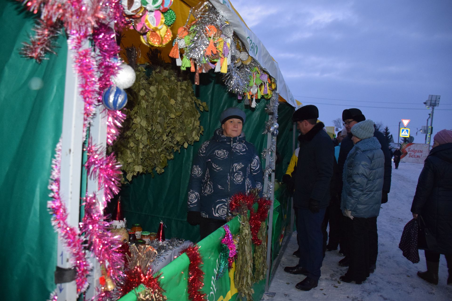 В Нурлате проходит предновогодняя ярмарка