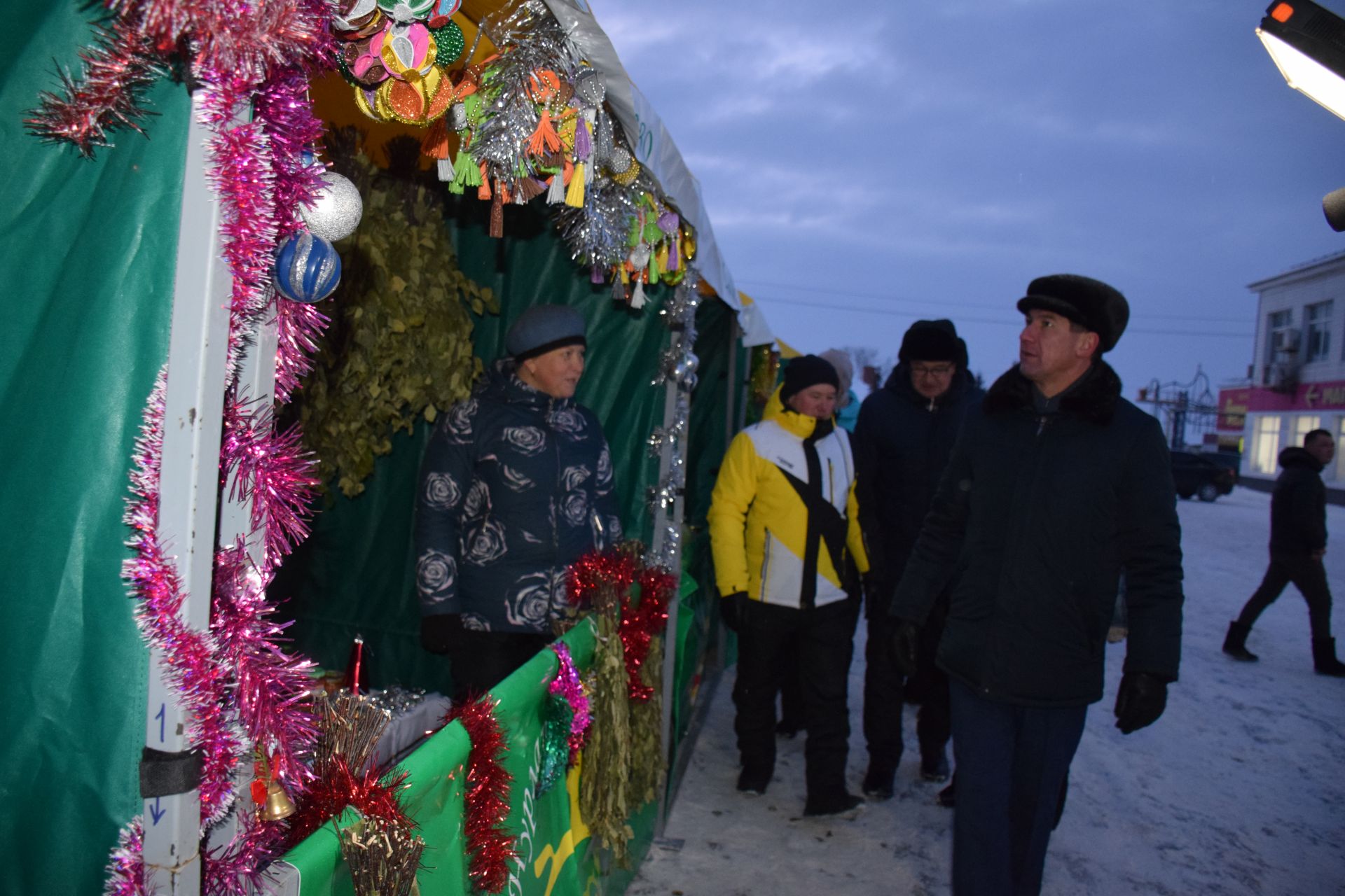 В Нурлате проходит предновогодняя ярмарка