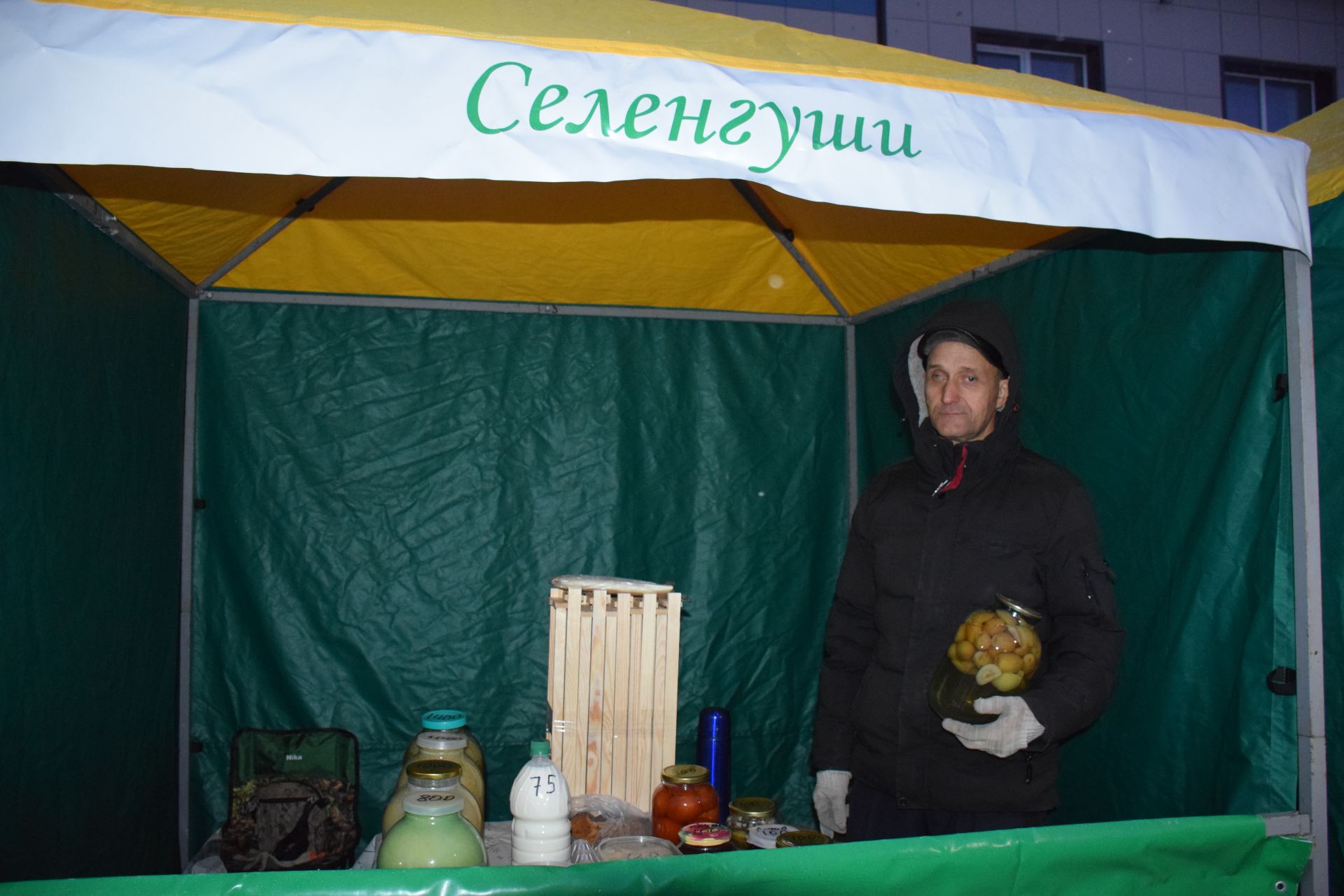 В Нурлате проходит предновогодняя ярмарка