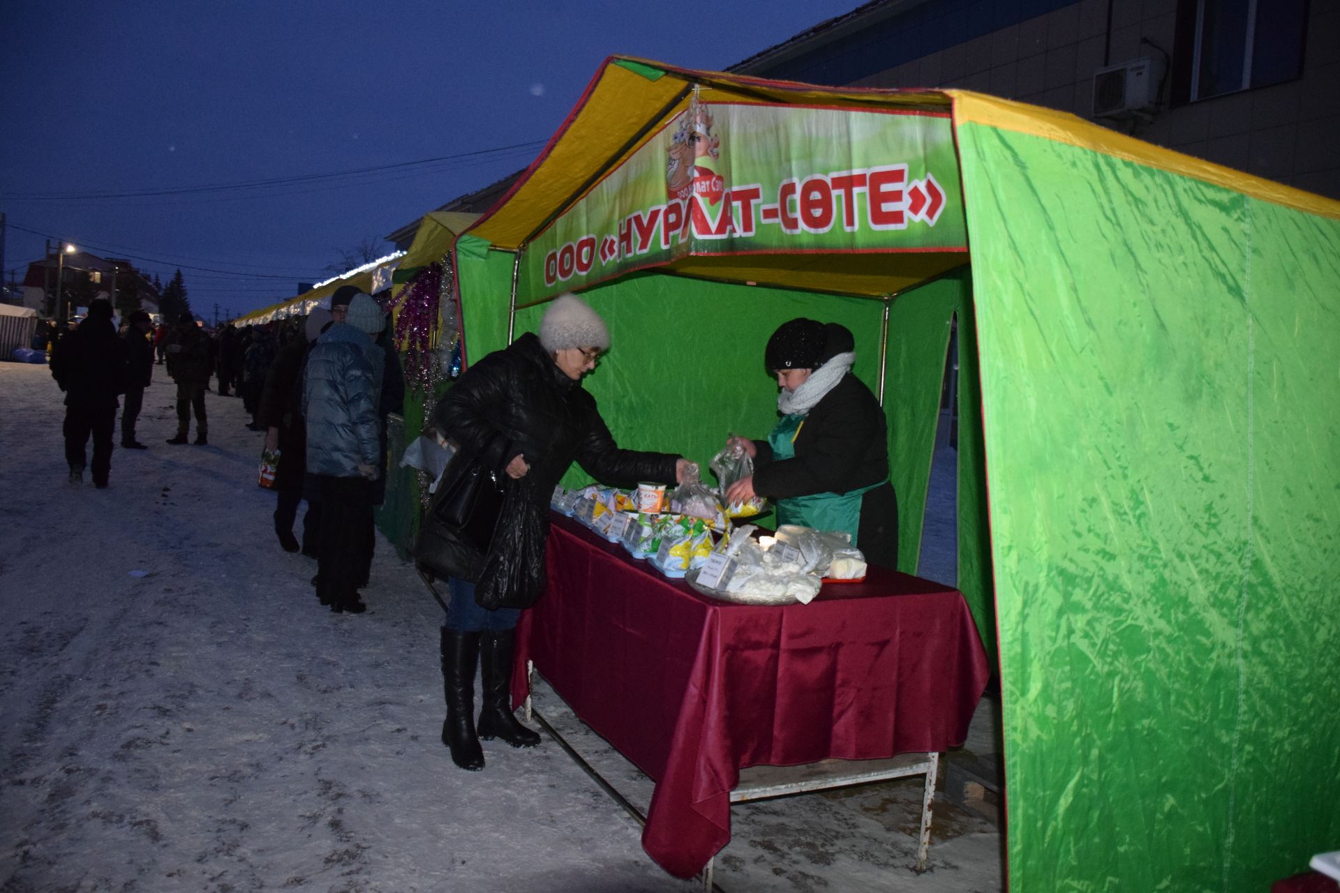 В Нурлате проходит предновогодняя ярмарка