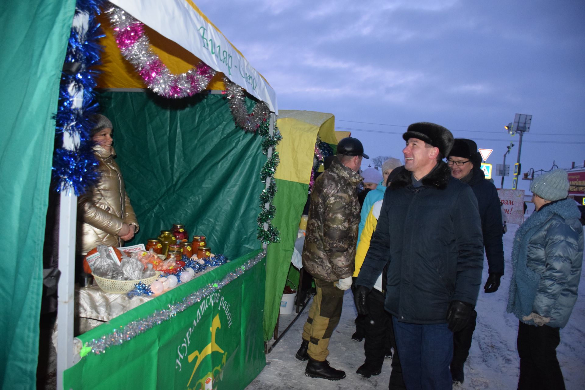 В Нурлате проходит предновогодняя ярмарка