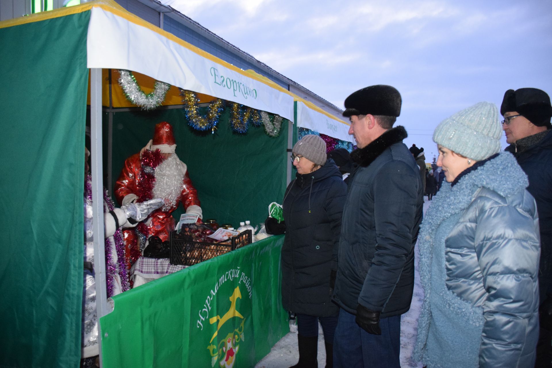 В Нурлате проходит предновогодняя ярмарка