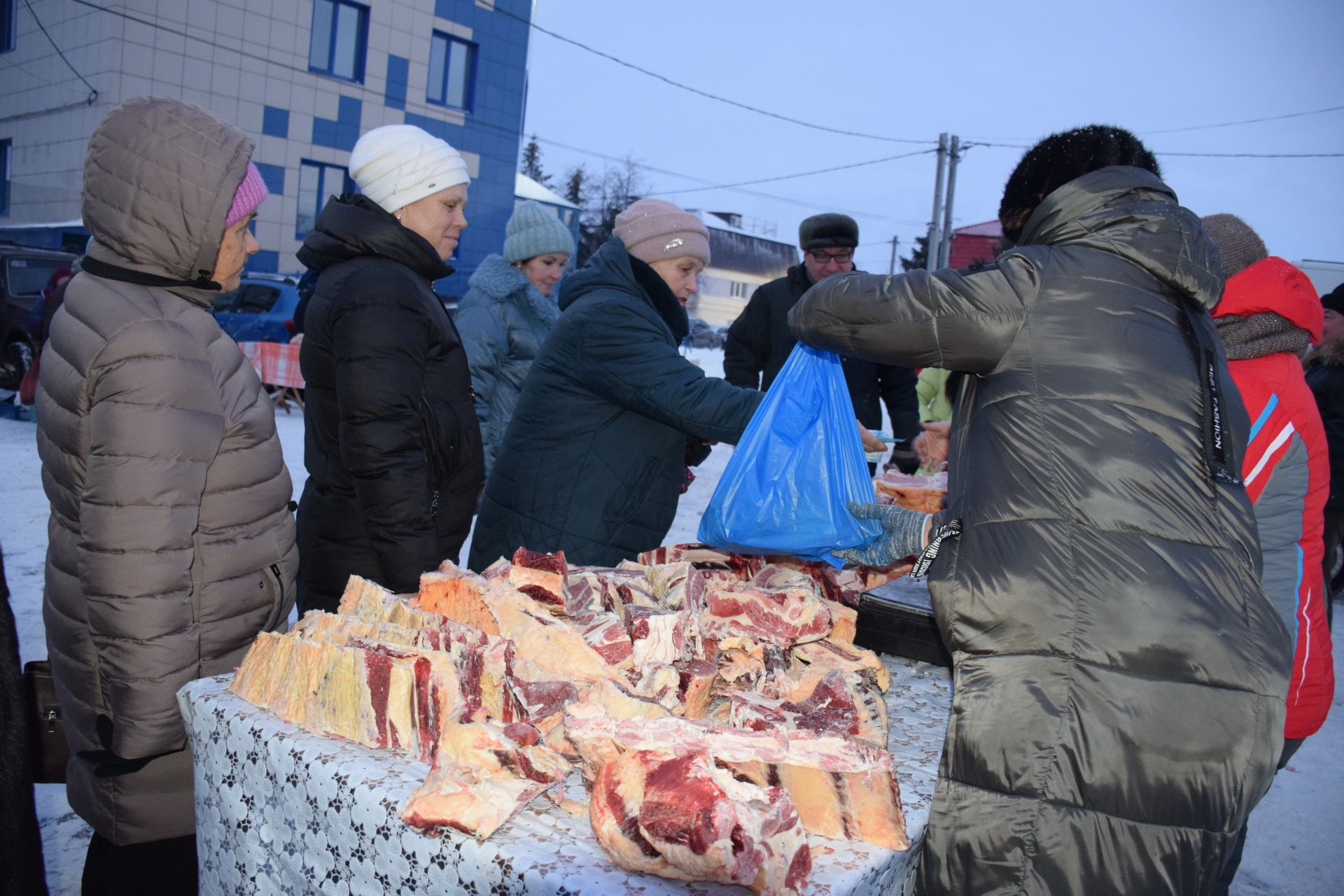 В Нурлате проходит предновогодняя ярмарка