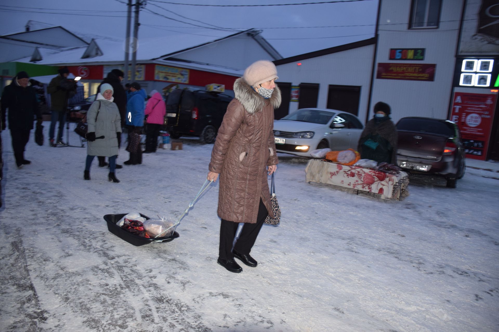 В Нурлате проходит предновогодняя ярмарка