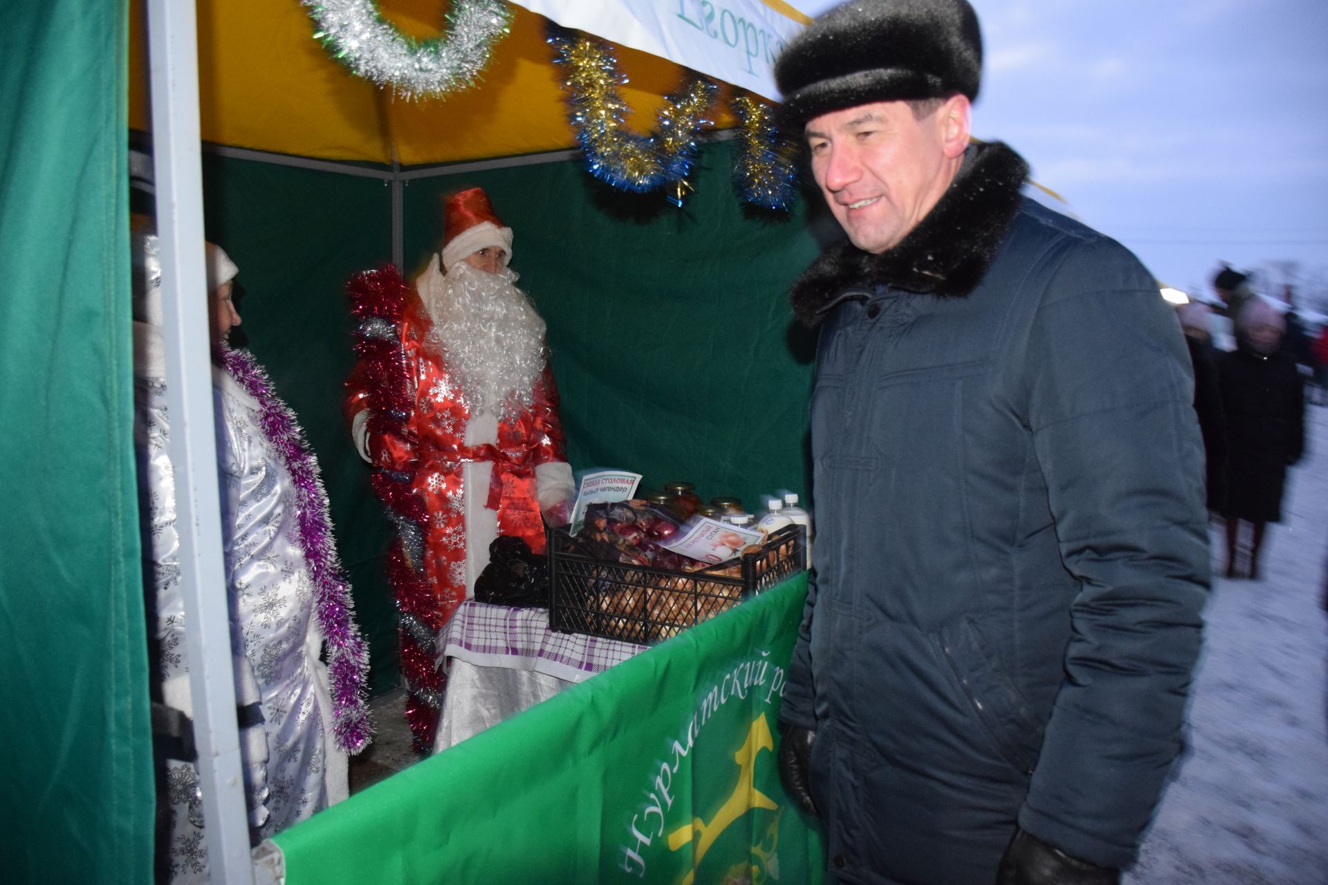 В Нурлате проходит предновогодняя ярмарка