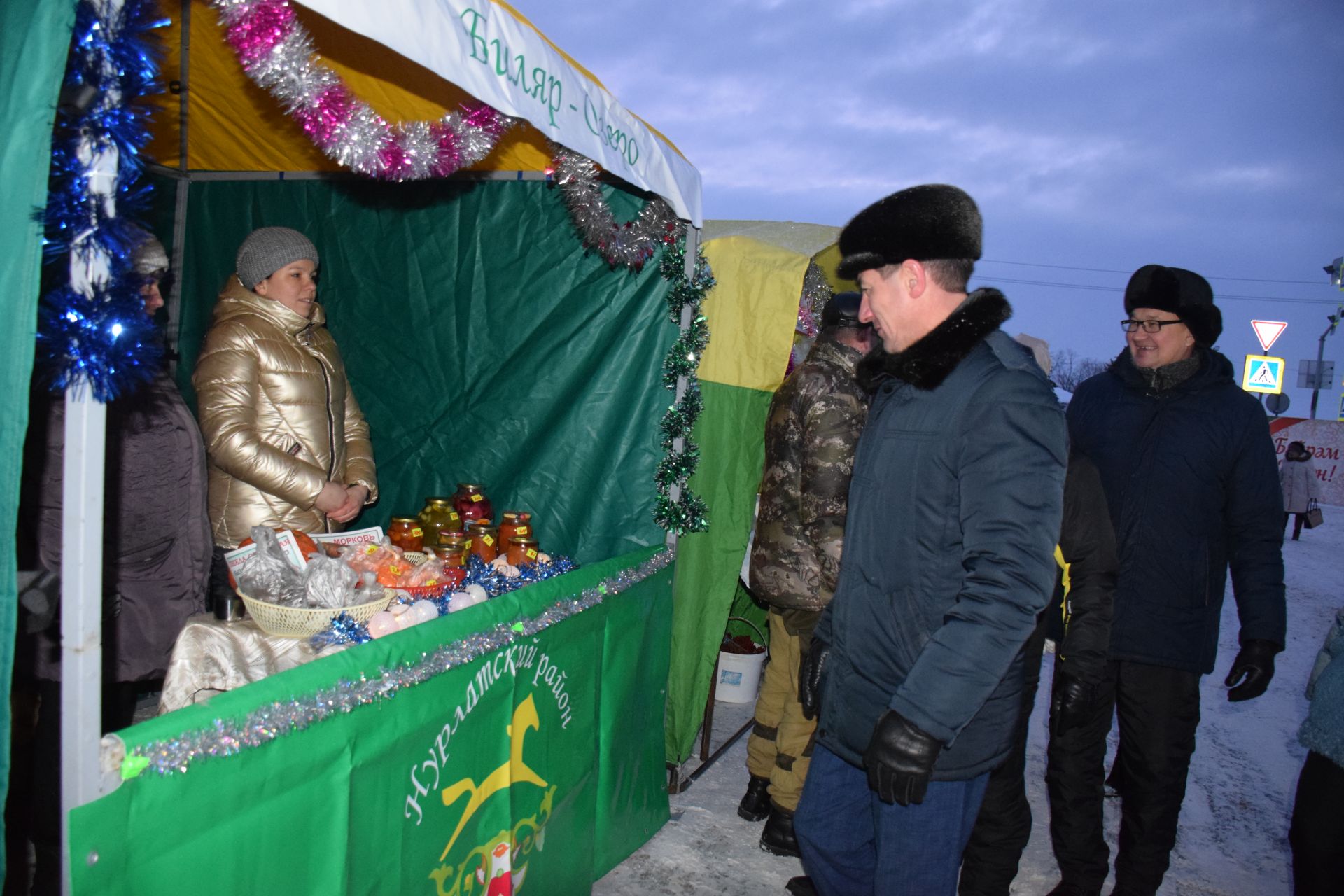 В Нурлате проходит предновогодняя ярмарка