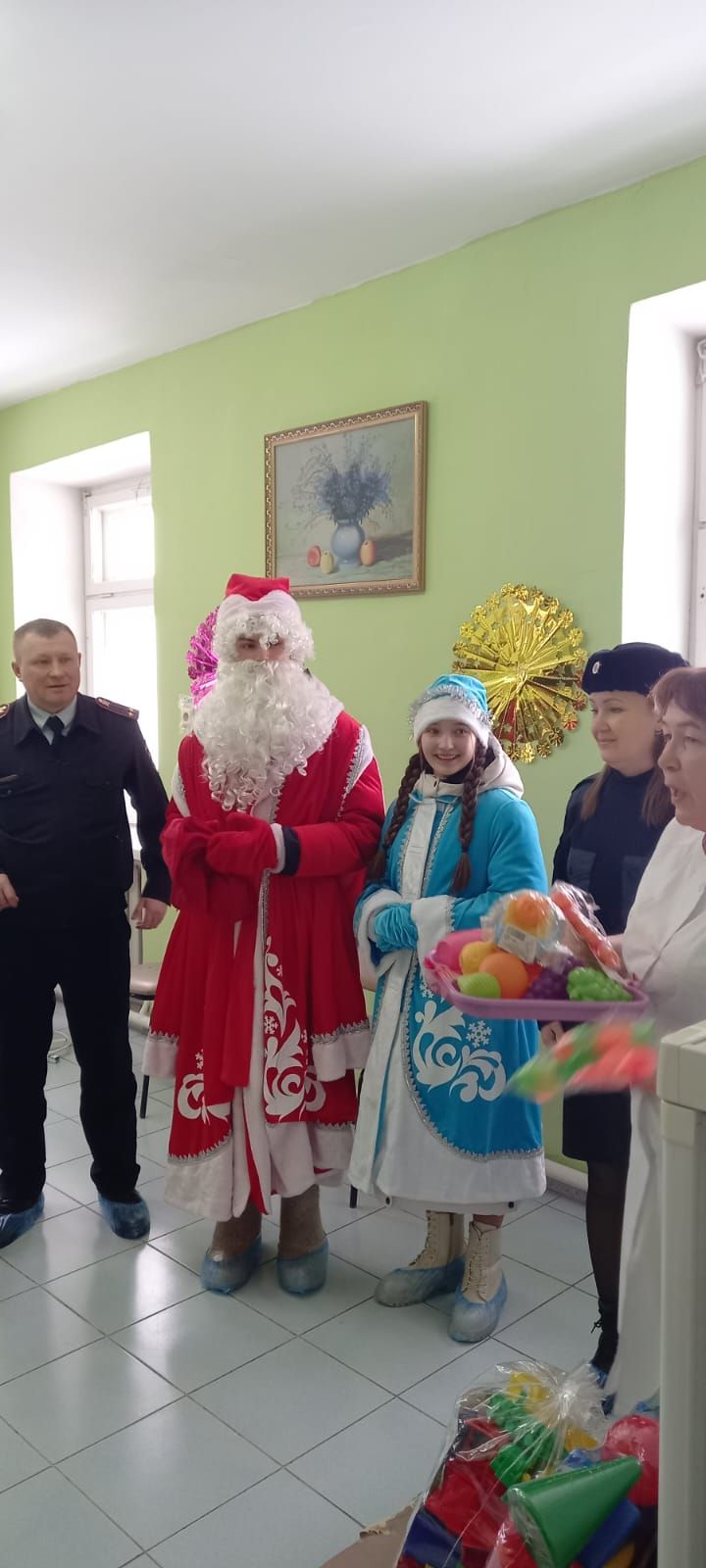 В Нурлате детей поздравил Полицейский Дед Мороз