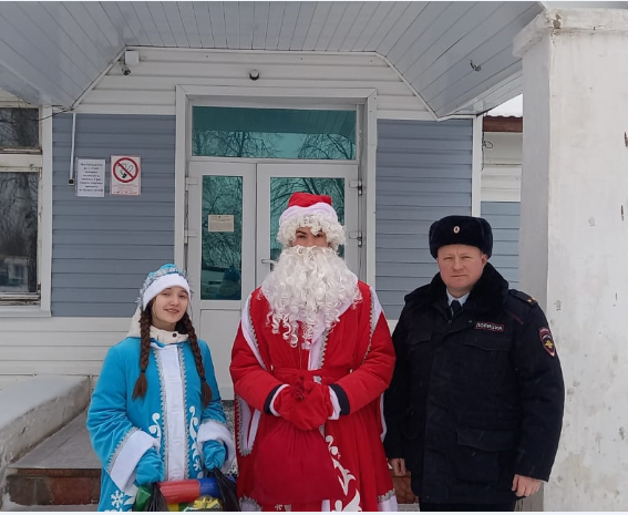 В Нурлате детей поздравил Полицейский Дед Мороз