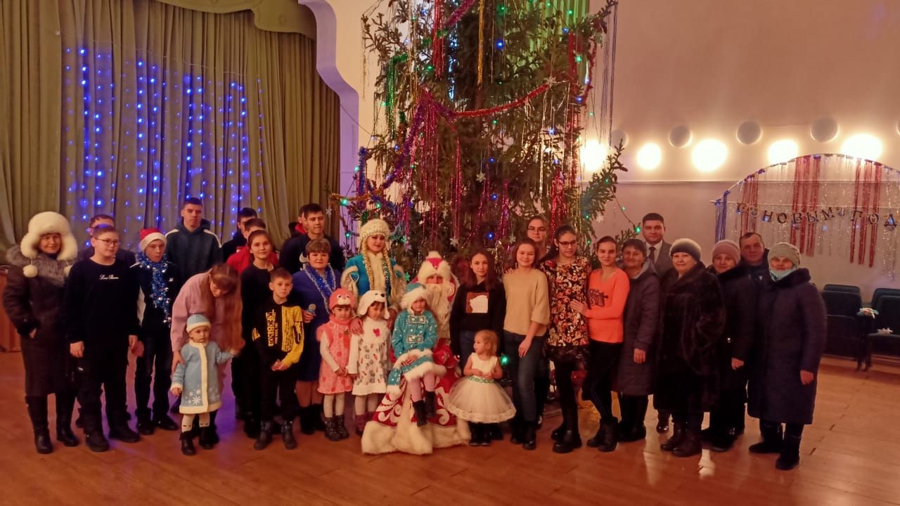 В деревне Бикулово Нурлатского района дети получили подарки от депутата и местных предпринимателей