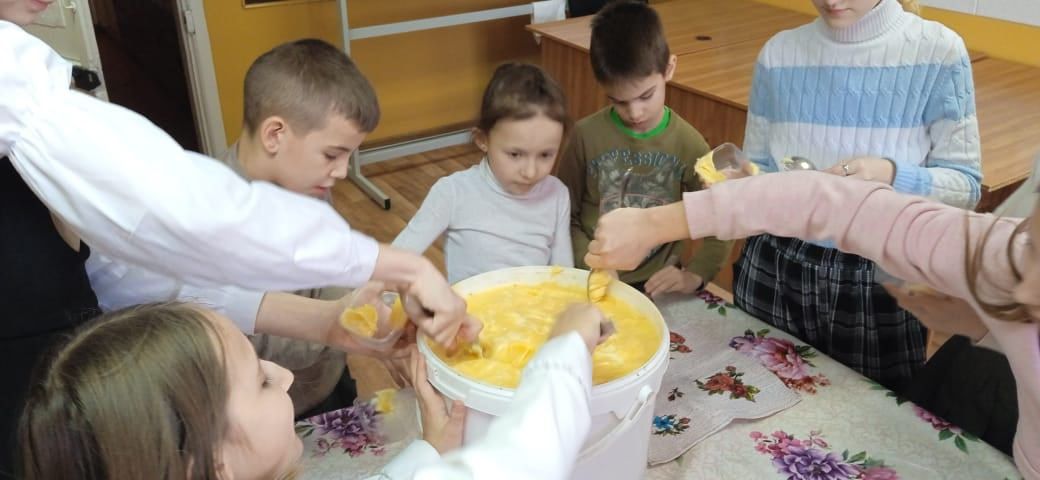 В нурлатском Ильинском храме подготовили мёд к отправке бойцам