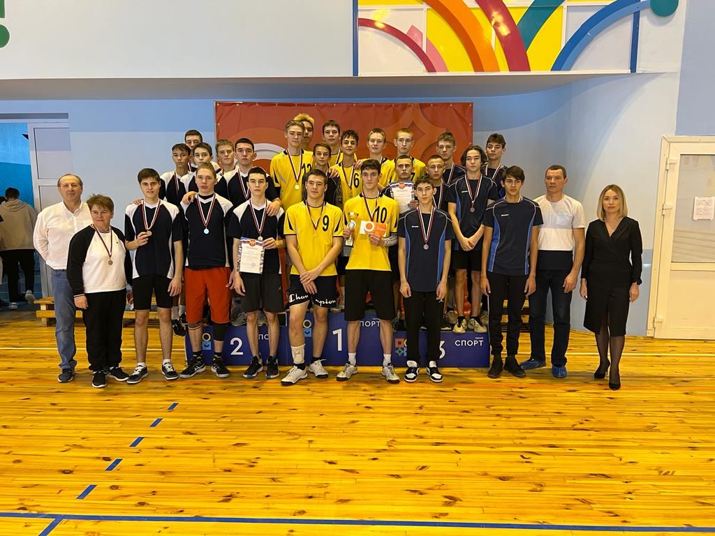 В Нурлате начался чемпионат города по волейболу среди мужских команд