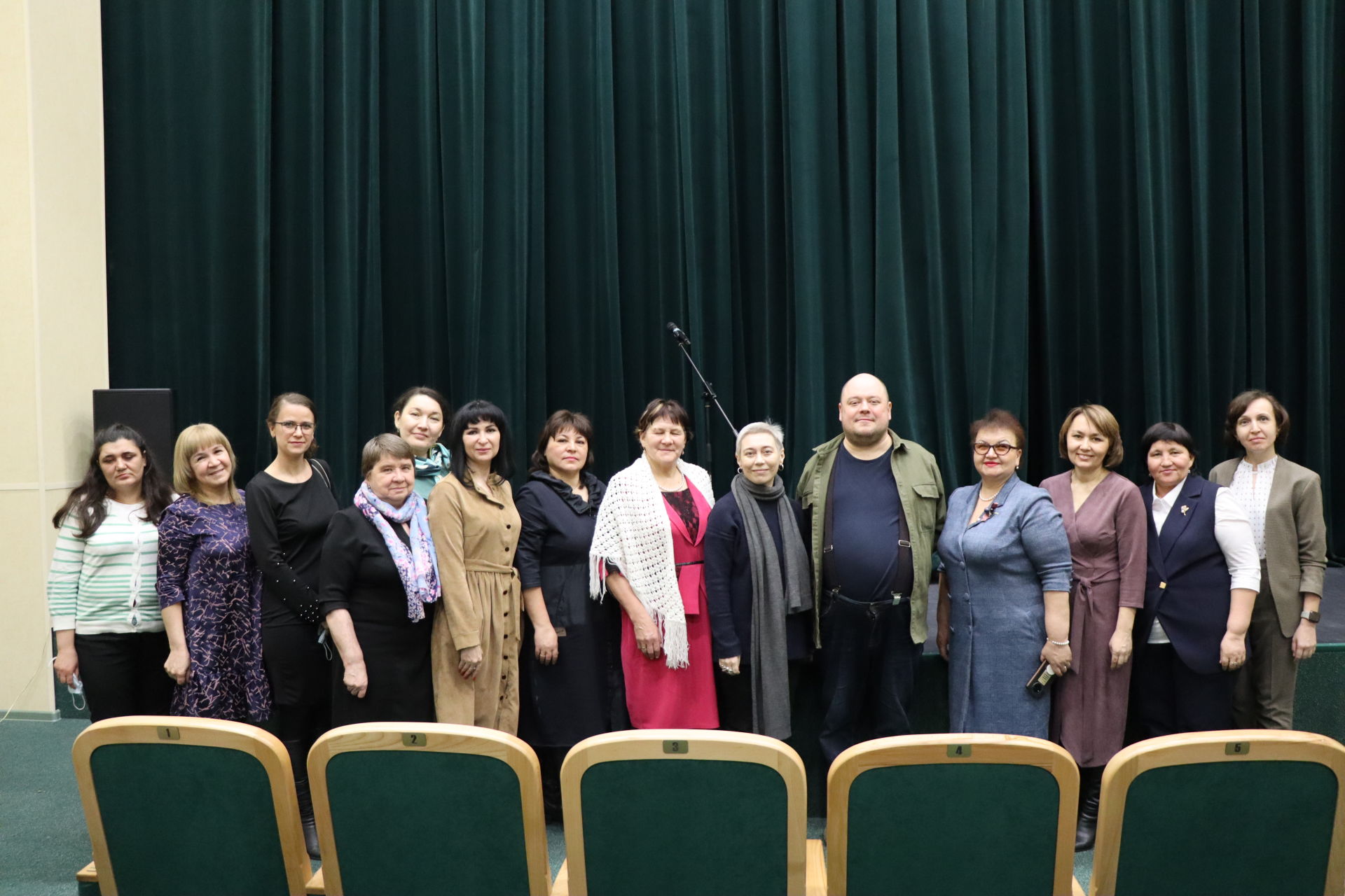 Коллектив «Нурлат-информа» вместе с почтальонами посетил Нижнекамский театр