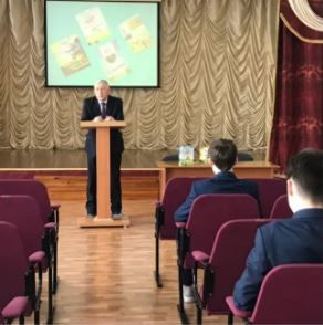 Владимир Кашкаров презентовал свою очередную книгу нурлатским гимназистам