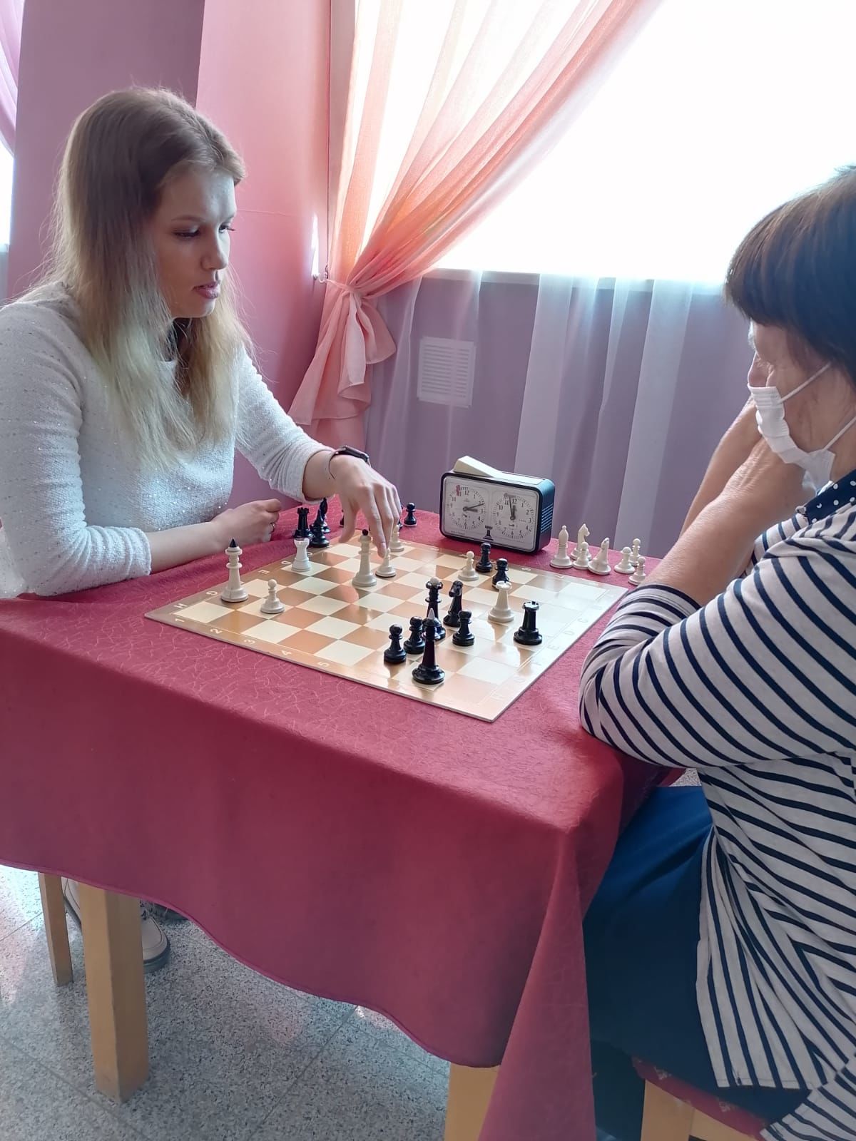 В преддверии 8 Марта нурлатские женщины сыграли в шахматы и шашки