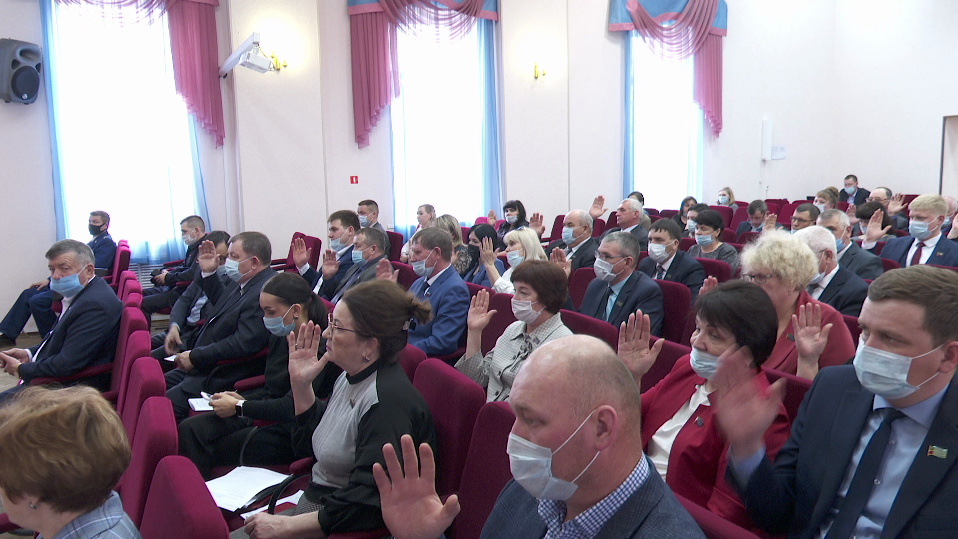 Состоялись очередные сессии Советов Нурлатского муниципального района и города Нурлат 