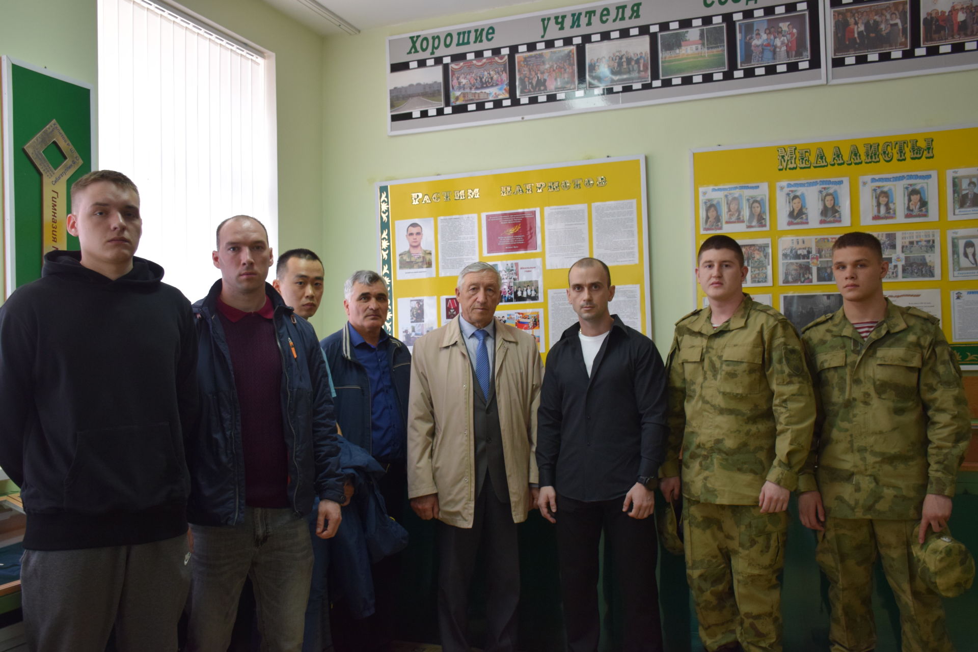 Могилу погибшего на Украине нурлатца посетили его сослуживцы
