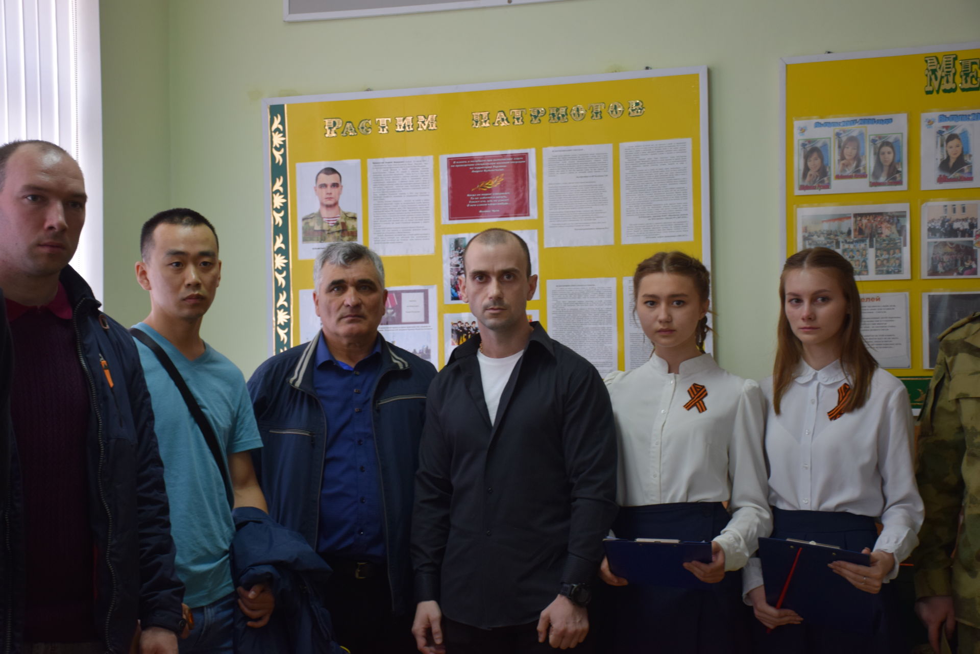 Могилу погибшего на Украине нурлатца посетили его сослуживцы