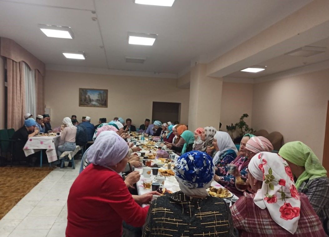 В Нурлатском районе в первый день месяца Рамадан Ахтям и Раис Сулеймановы провели ифтар