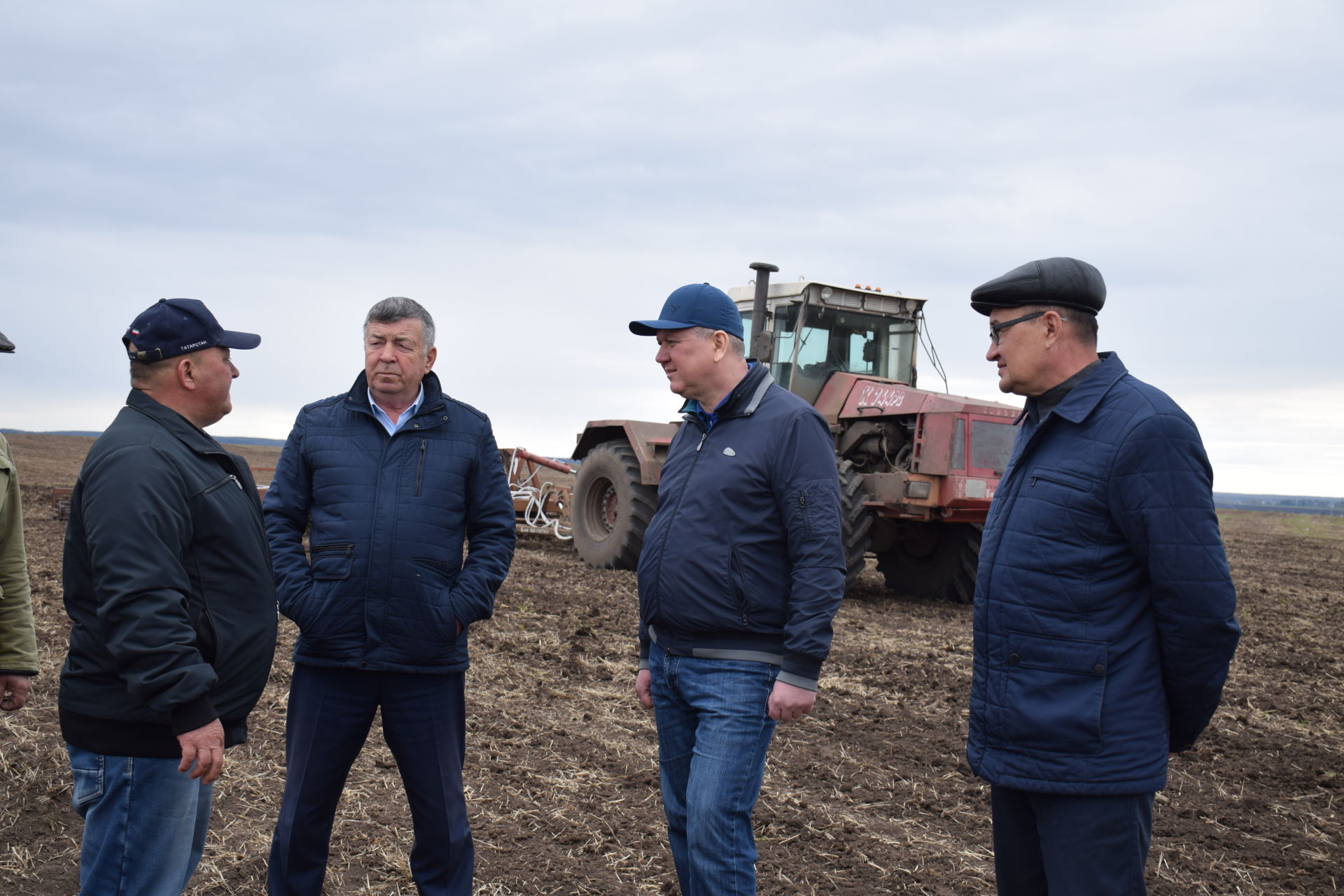 Глава Нурлатского района ознакомился с ходом посевной в хозяйстве «ВЗП-Билярск»