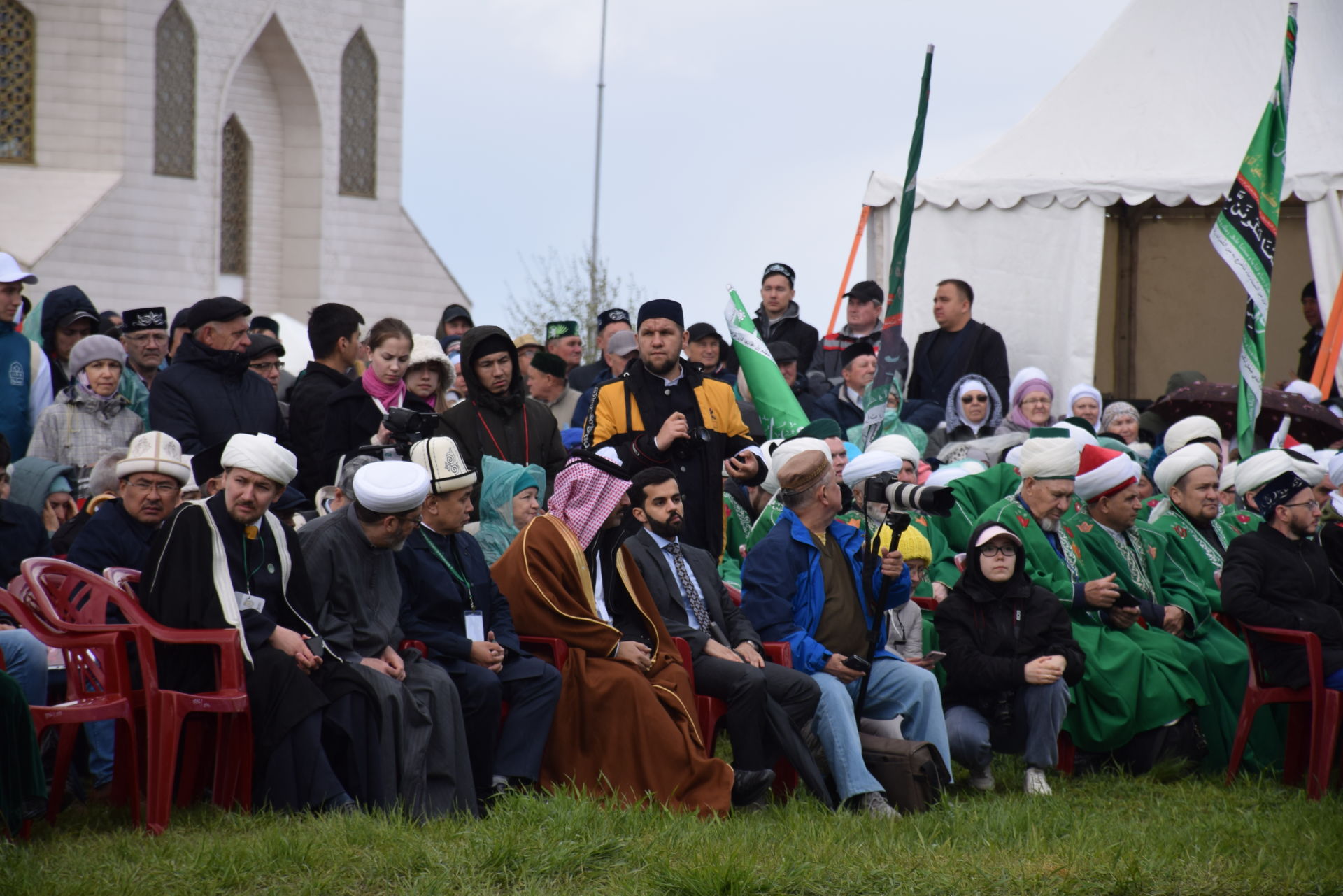 Нурлатцы под началом главы района и города Алмаза Ахметшина приняли участие в «Изге Болгар жыены»