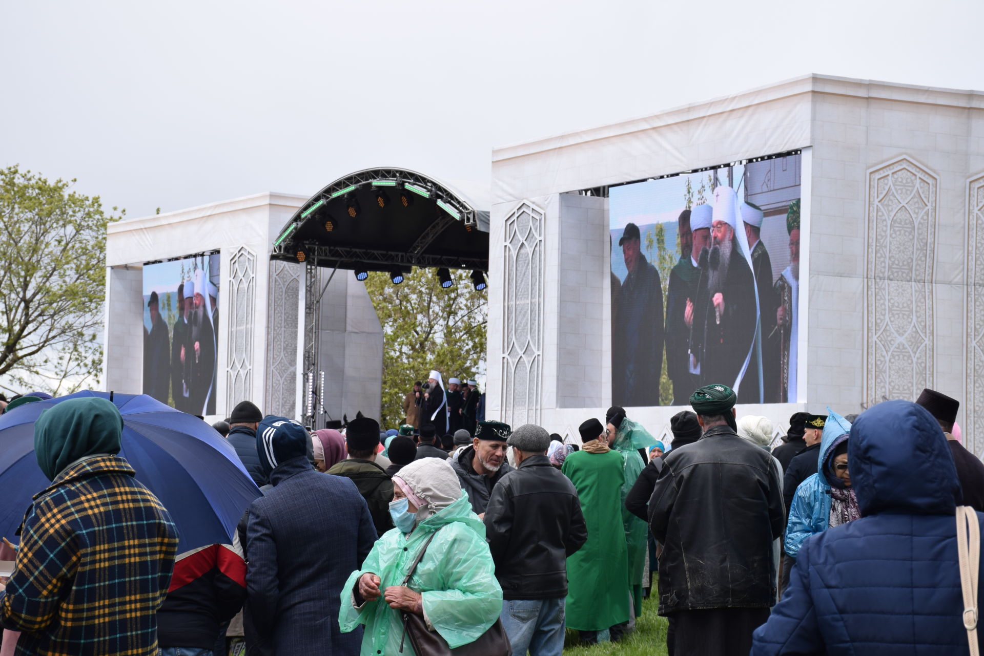 Нурлатцы под началом главы района и города Алмаза Ахметшина приняли участие в «Изге Болгар жыены»