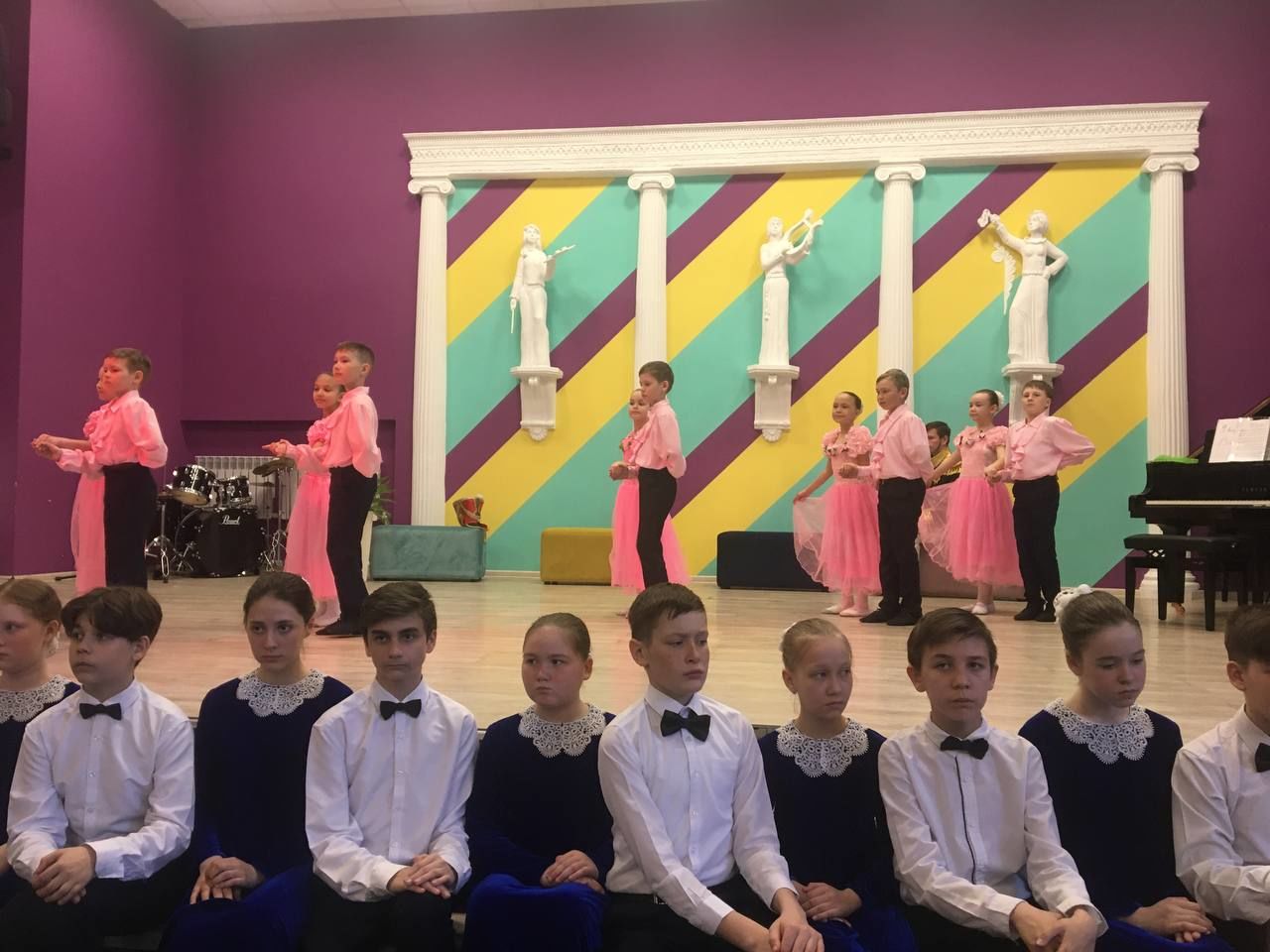 Воспитанники детской школы искусств организовали предпраздничный концерт 