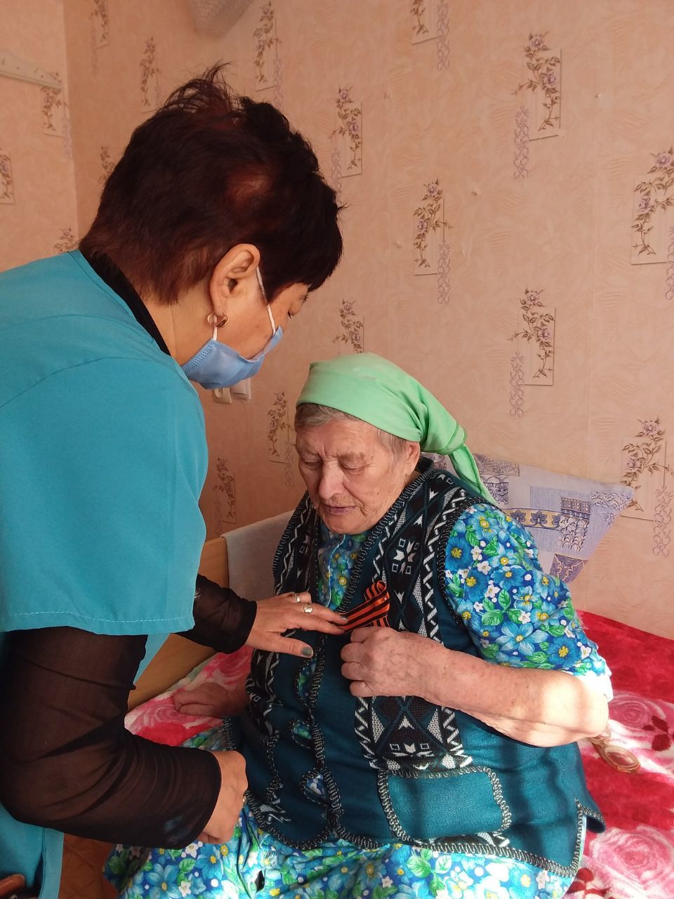 В Нурлатском доме-интернате для престарелых прошла акция «Георгиевская лента» 