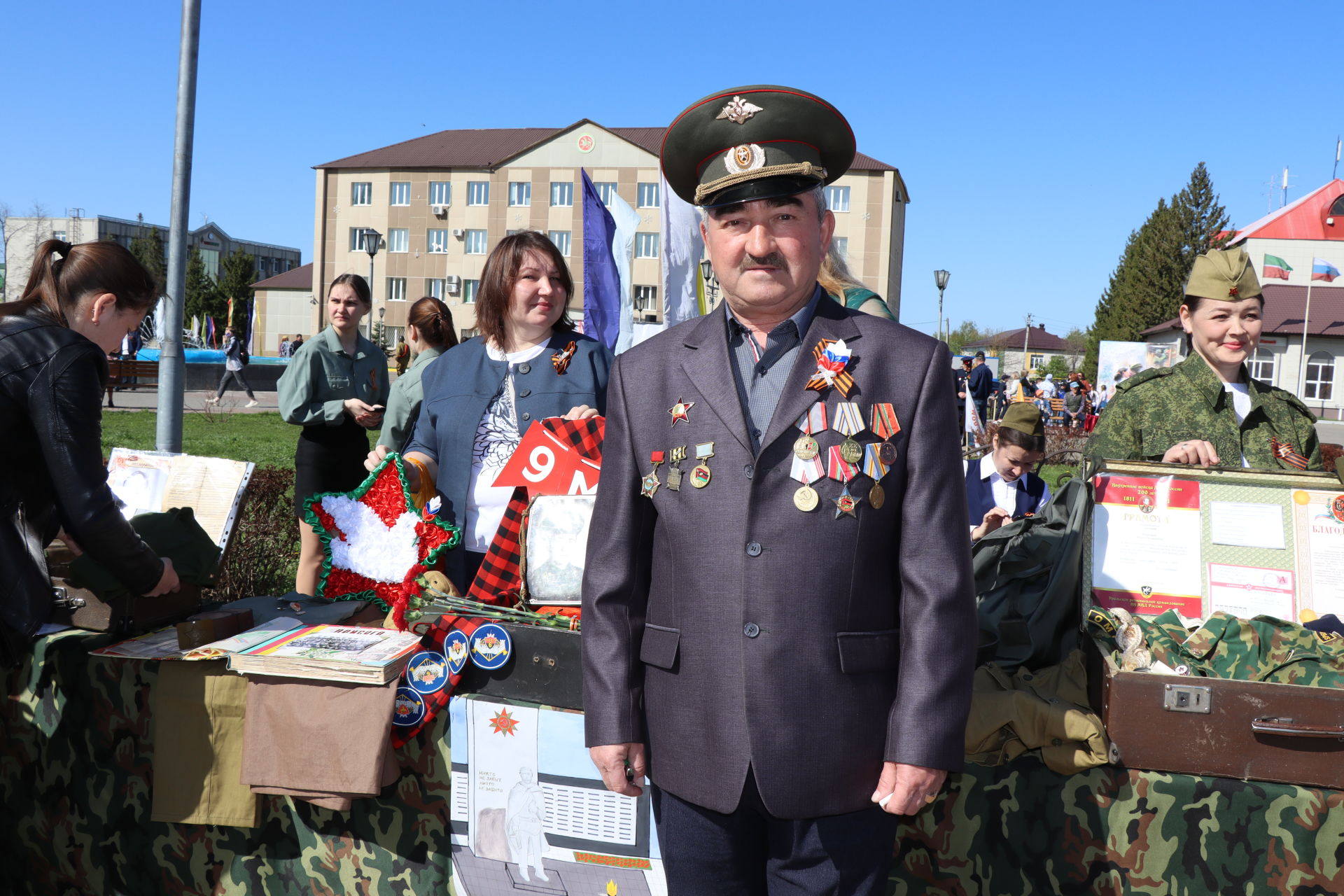 В Нурлате в День Победы солдатскую кашу варили на настоящей военно-полевой печке 