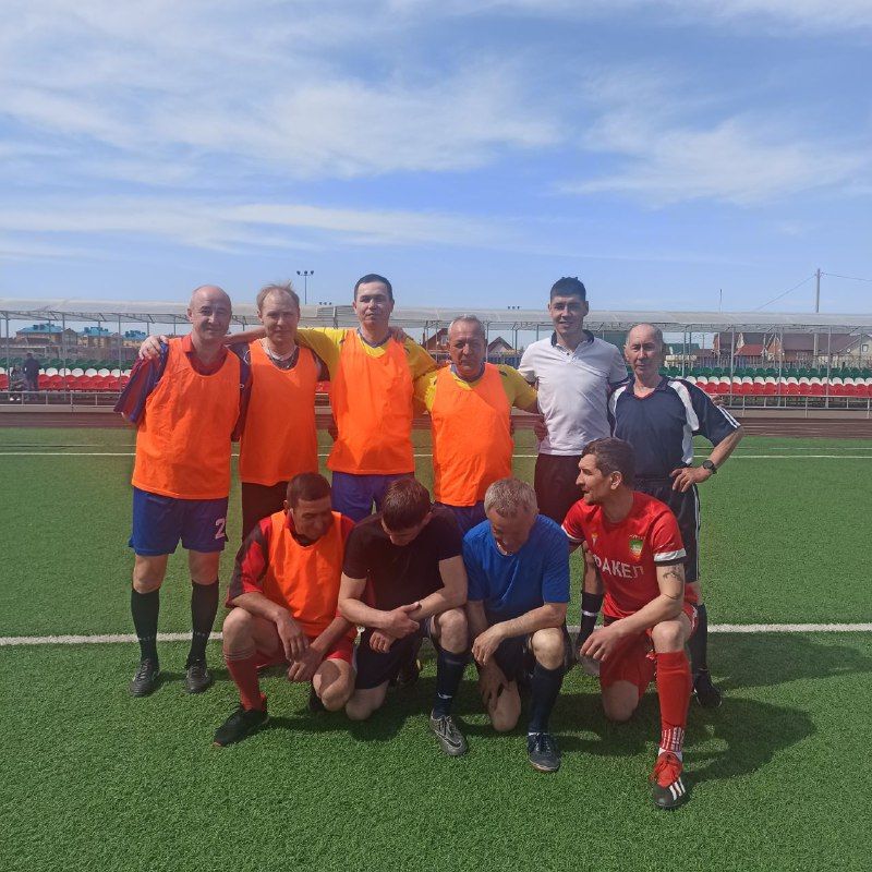 В Нурлате прошла товарищеская встреча по футболу, посвященная Дню Победы