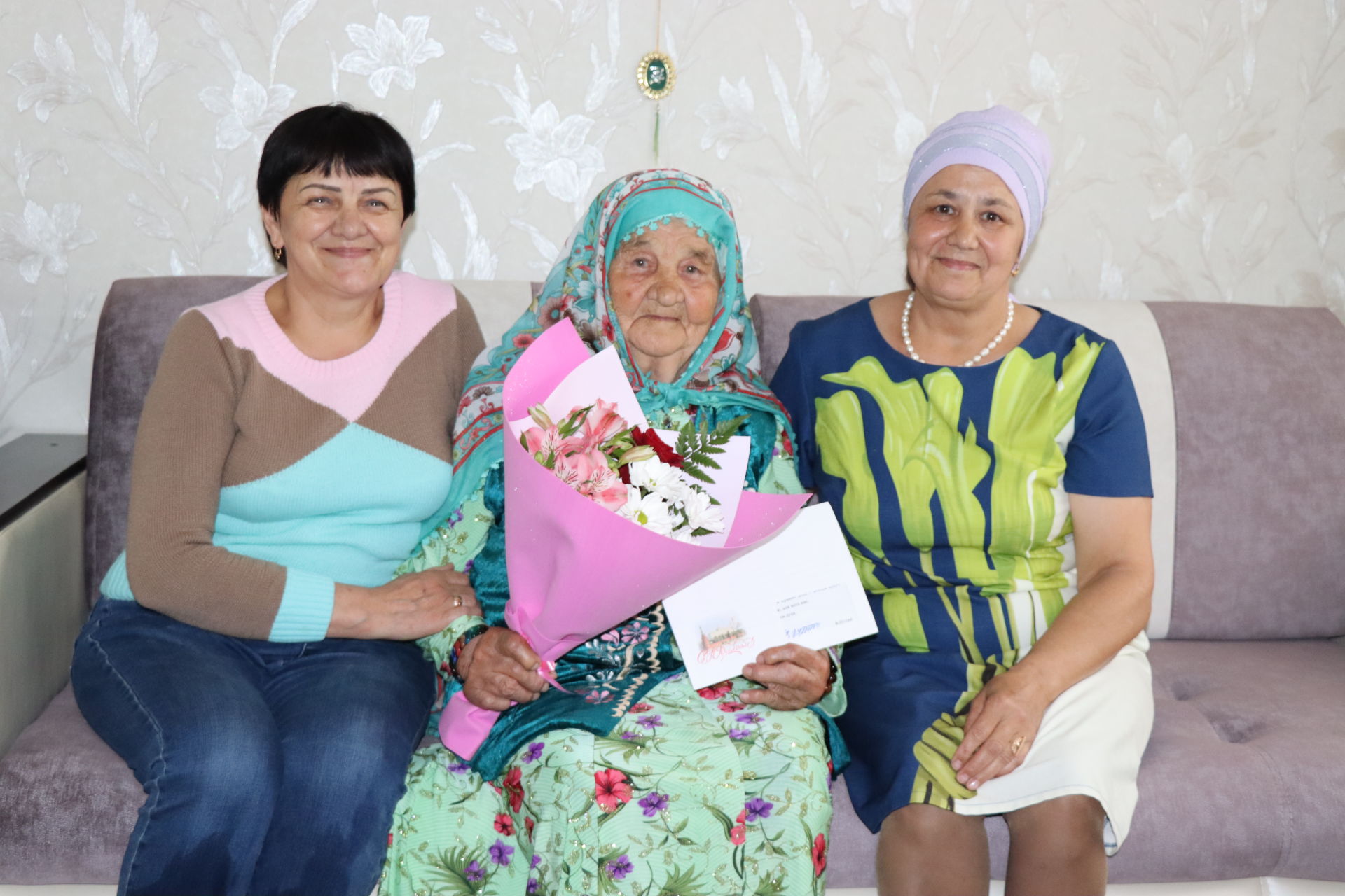 Юбиляры деревни Старая Амзя Нурлатского района получили поздравления Президента России&nbsp;