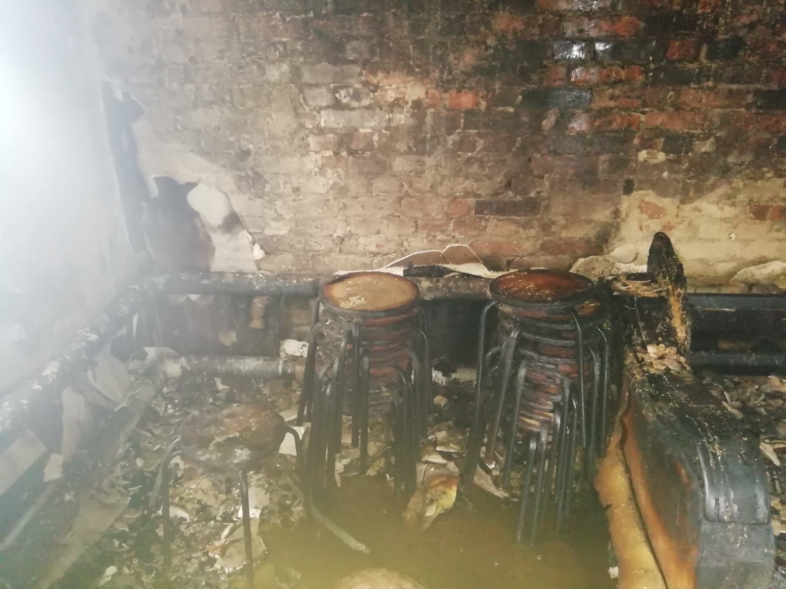 В деревне Ахметово местные жители пытались потушить огонь в доме до приезда пожарных&nbsp;