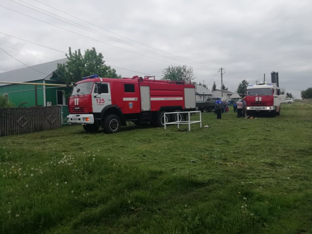 В деревне Ахметово местные жители пытались потушить огонь в доме до приезда пожарных&nbsp;