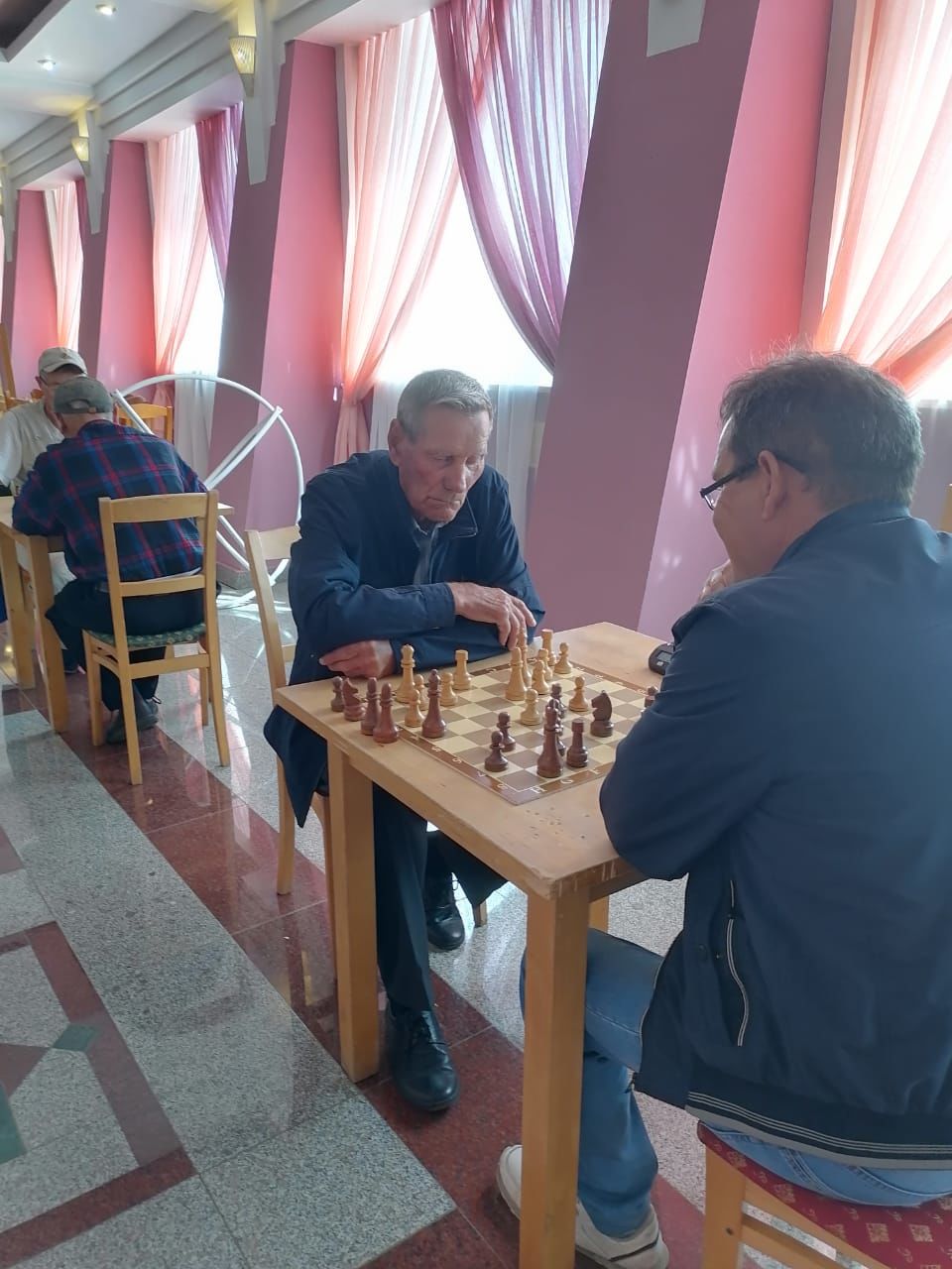 В шахматно-шашечном клубе города Нурлат прошли турниры, посвященные Дню России