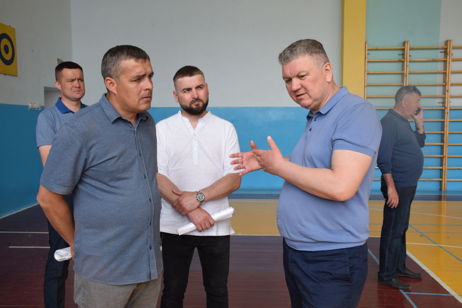 Алмаз Ахметшин ознакомился с ходом капитального ремонта гимназии