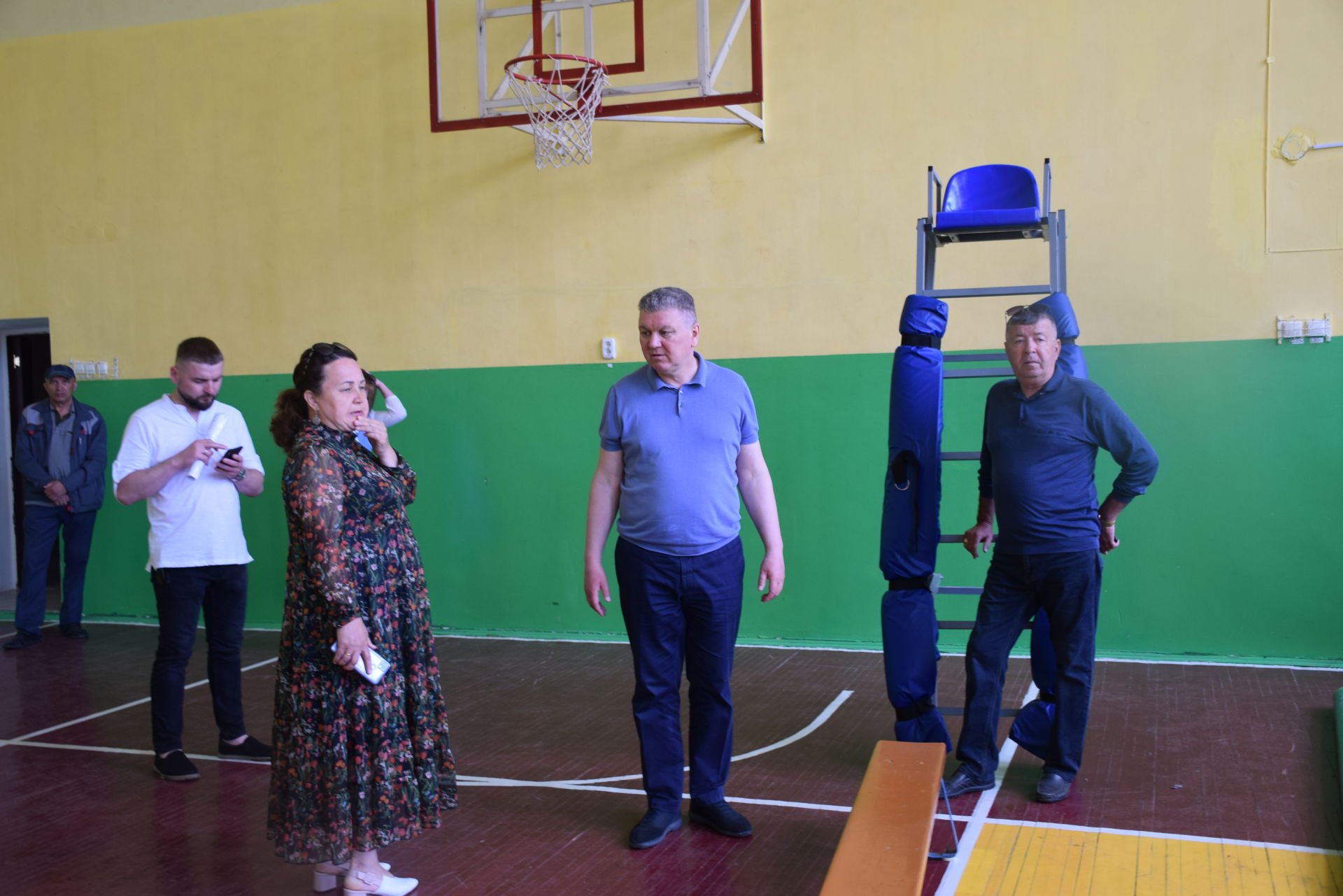 Алмаз Ахметшин ознакомился с ходом капитального ремонта гимназии