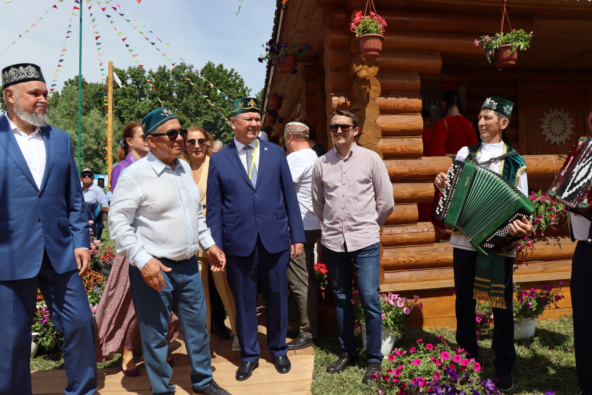 Нурлатское подворье на Казанском Сабантуе посетил Рустам Минниханов