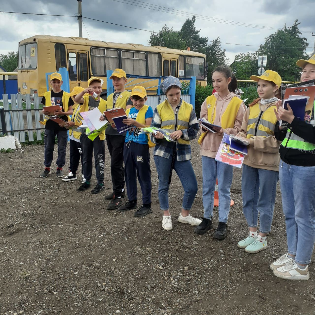 Дети из пришкольного лагеря “Мечта” нурлатской школы №8 участвовали в митинге, посвященном Дню памяти и скорби