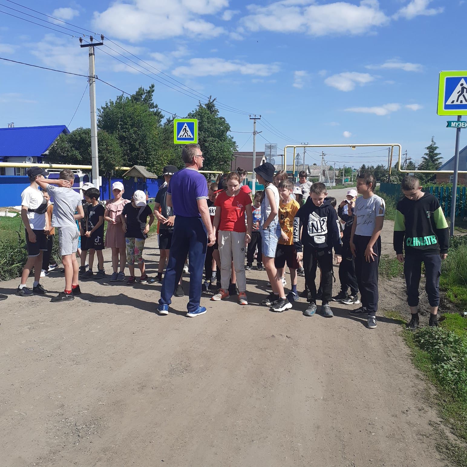 Дети из пришкольного лагеря “Мечта” нурлатской школы №8 участвовали в митинге, посвященном Дню памяти и скорби