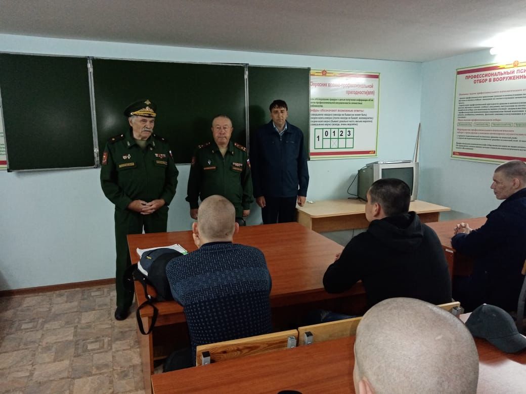 Еще 14 новобранцев из Нурлатского района отправились служить в армию
