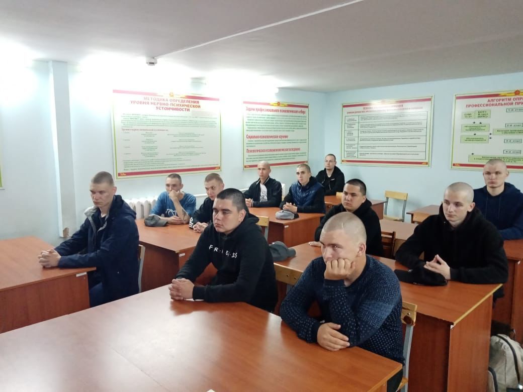 Еще 14 новобранцев из Нурлатского района отправились служить в армию
