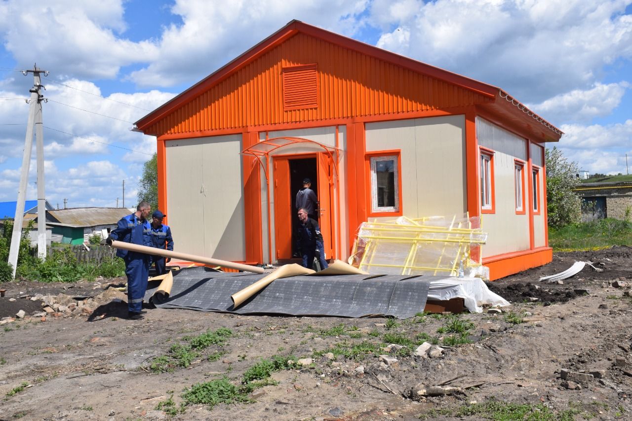 В Нурлатском районе строится еще один фельдшерско-акушерский пункт по модульной технологии