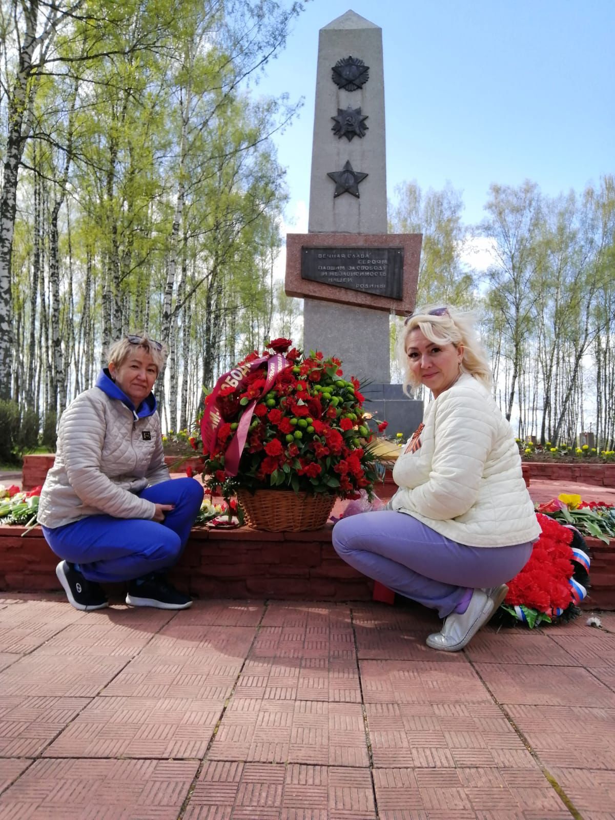 Спустя 80 лет семья из Курманаева побывали на могиле считавшегося пропавшим без вести дедушки