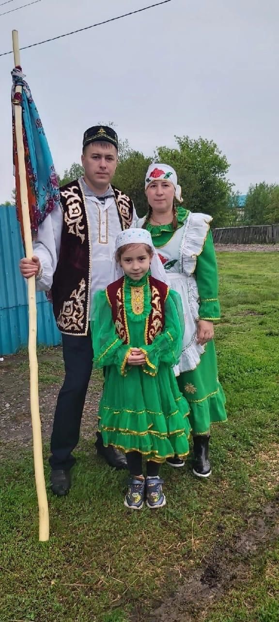 В нурлатских селах проходит татарский народный обряд «Сөлге җыю»