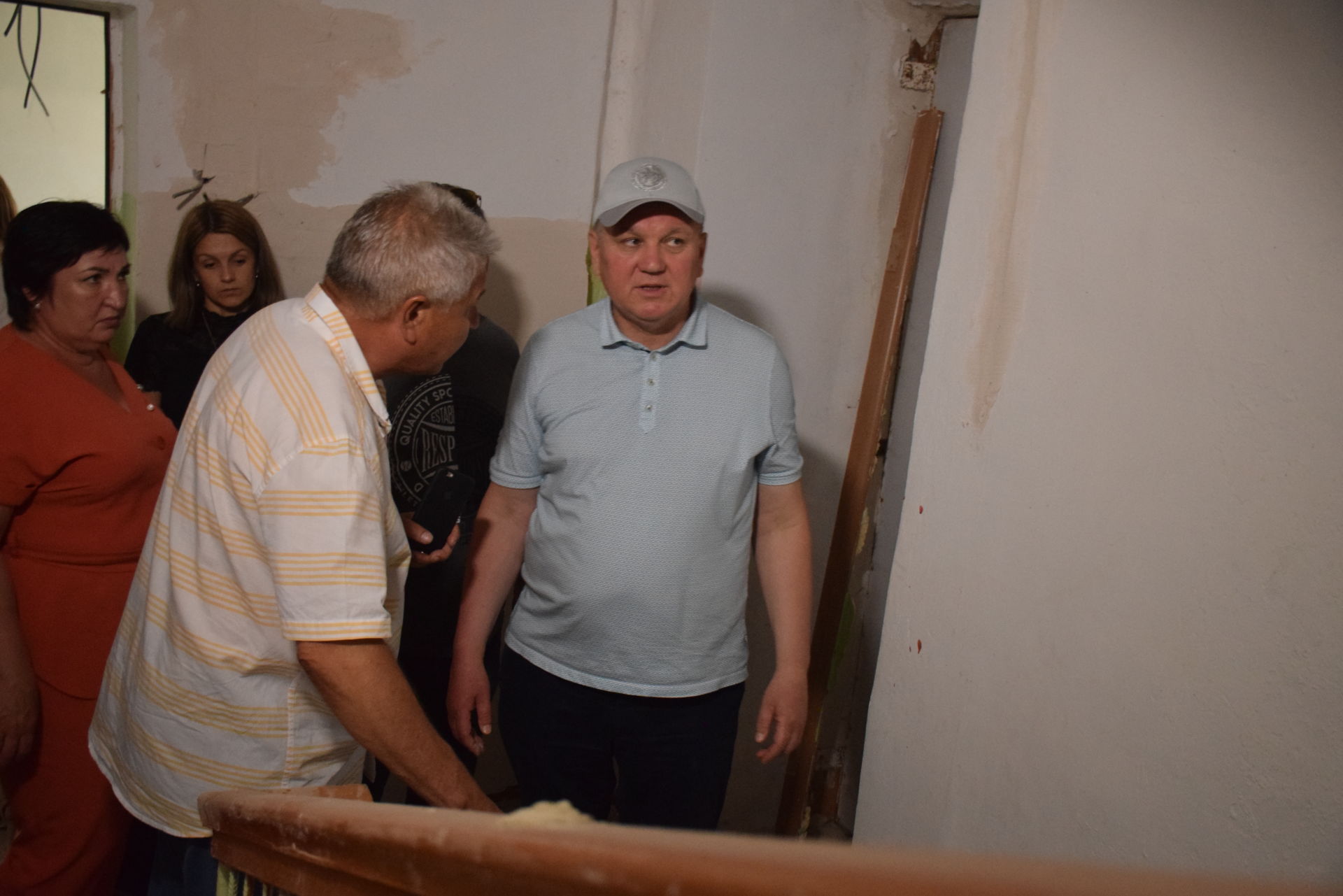 Алмаз Ахметшин ознакомился с ходом капитального ремонта в городской школе №8