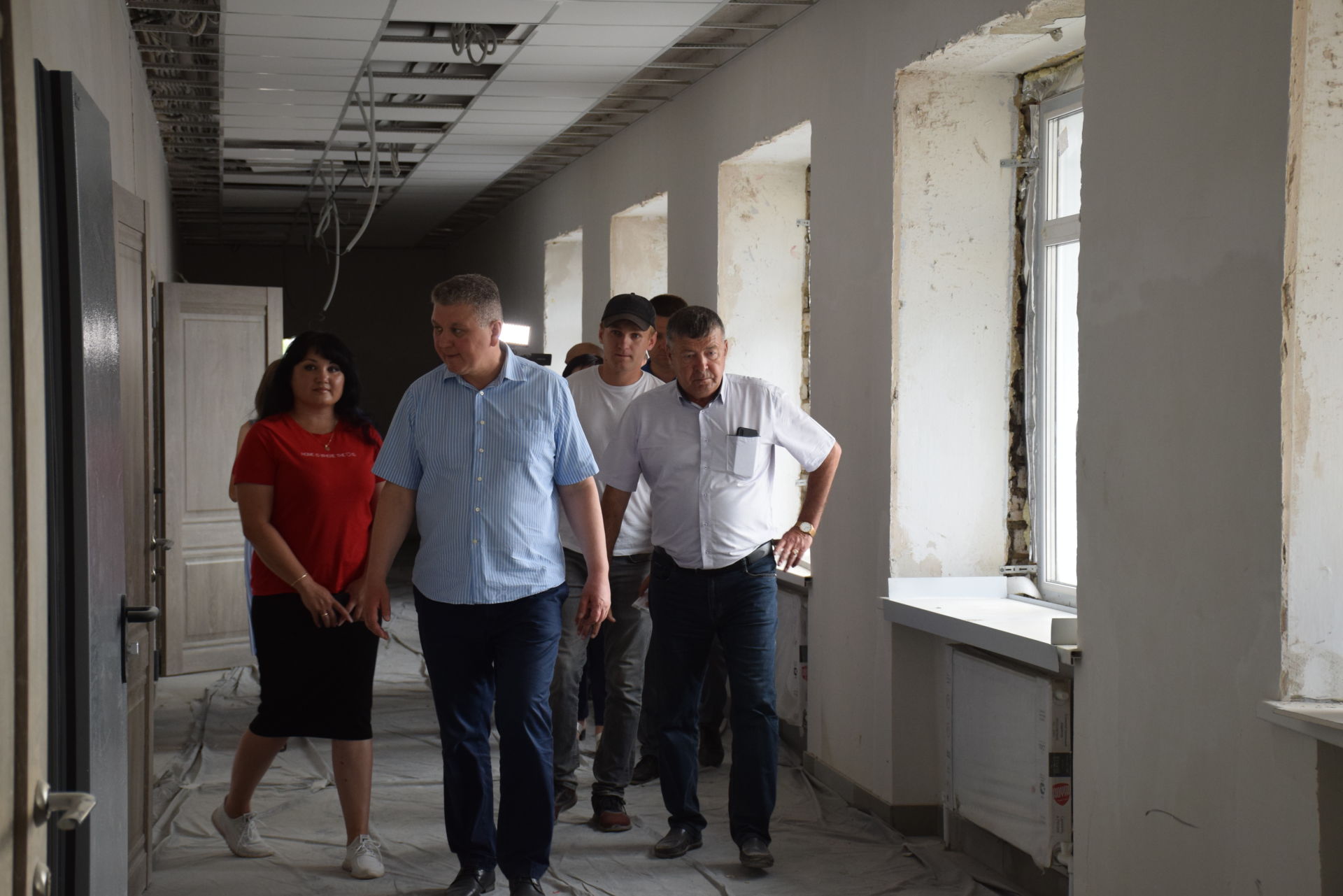 Глава района Алмаз Ахметшин ознакомился с ходом капитального ремонта в Мамыковской школе