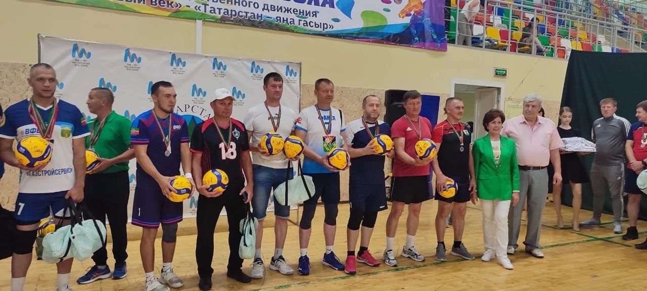 Нурлатские волейболисты с успехом выступили на фестивале волейбола