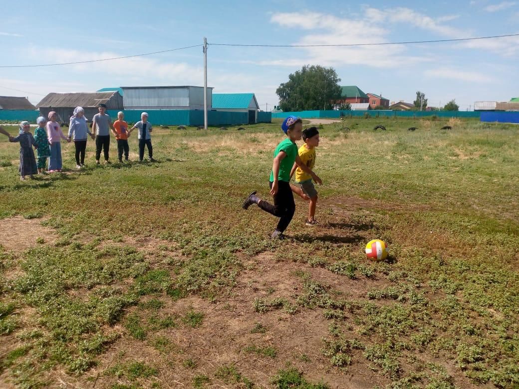 В микрорайоне Нижний Нурлат проходят летние воспитательные курсы для детей