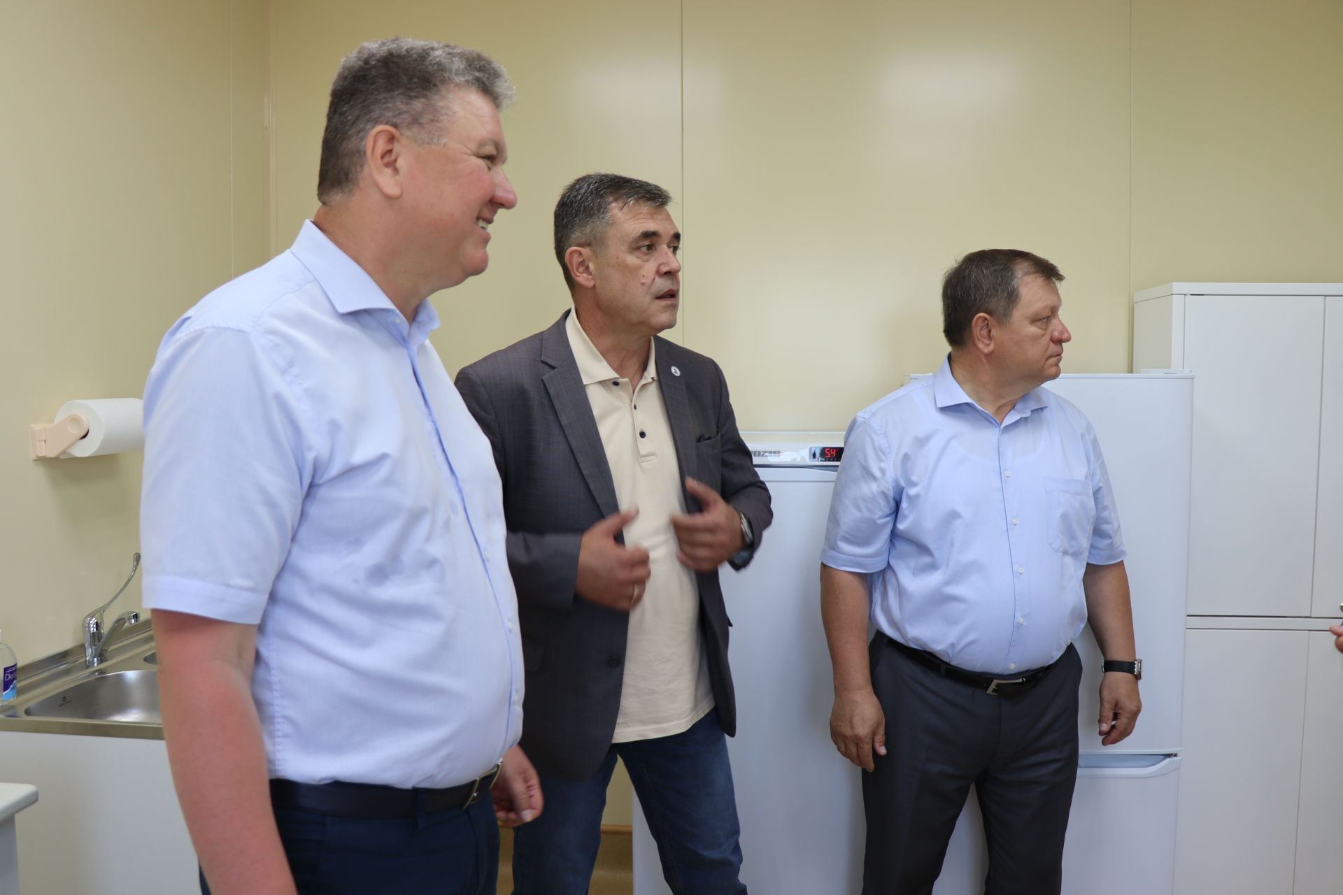 Алмаз Ахметшин поздравил иглайкинцев с завершением строительства модульного ФАП