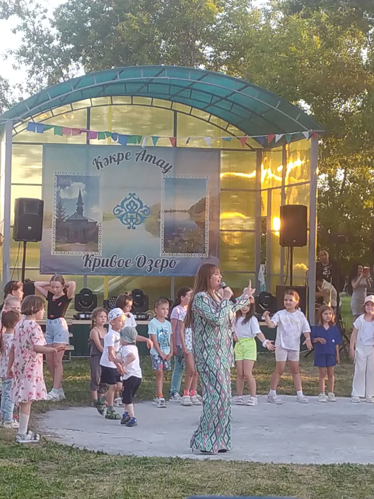 В Кривом Озере прошел благотворительный концерт с участием звезд татарской эстрады